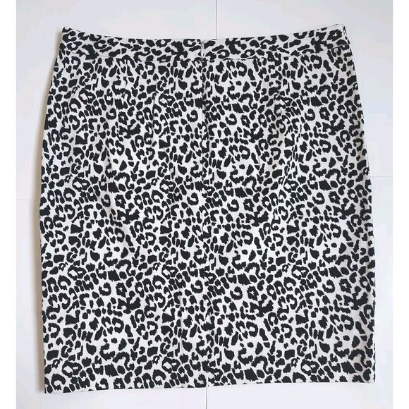 NWT Plus Ladies Ann Taylor Black & White Leopard Print Straight Skirt Size 18 - Picture 6 of 8